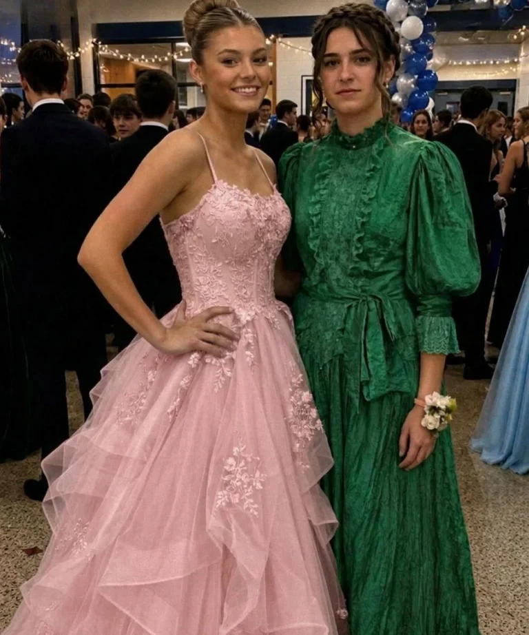 Ma belle-mère m’a acheté la pire robe qu’elle ait pu trouver pour m’humilier au bal de promo – mais avant la fin de la soirée, elle pleurait et me suppliait de l’enlever.