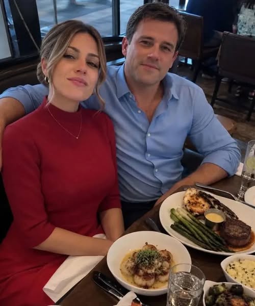 Un couple a commandé un dîner de 400 $ et est parti sans payer, alors mon manager m’a fait couvrir la facture – le lendemain matin, il m’a donné ce qu’ils avaient oublié et a dit: «Je pense que vous devez voir cela»