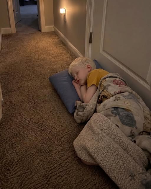 Mon fils de 8 ans a commencé à dormir par terre à l’extérieur de la chambre de grand-mère – puis à 4 heures du matin, je l’ai entendu murmurer: «Je ne laisserai pas mon oncle le faire à nouveau à grand-mère»
